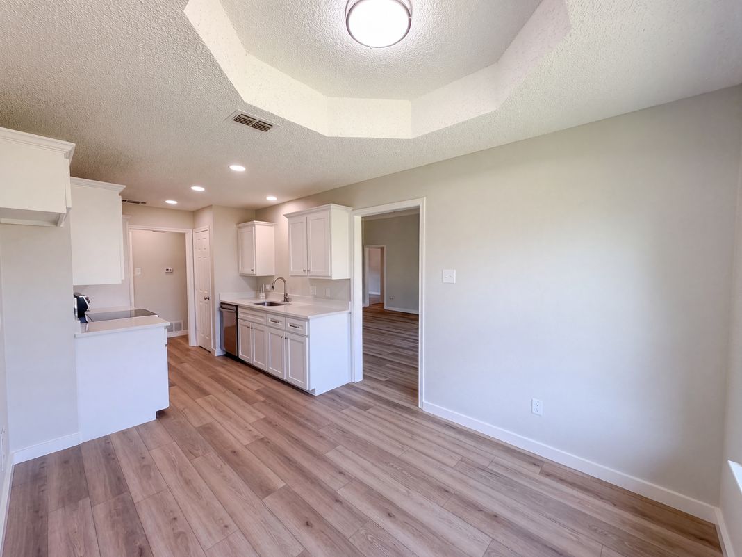 Photo 8 of 27 of 6037 Sundown Dr, Watauga, TX