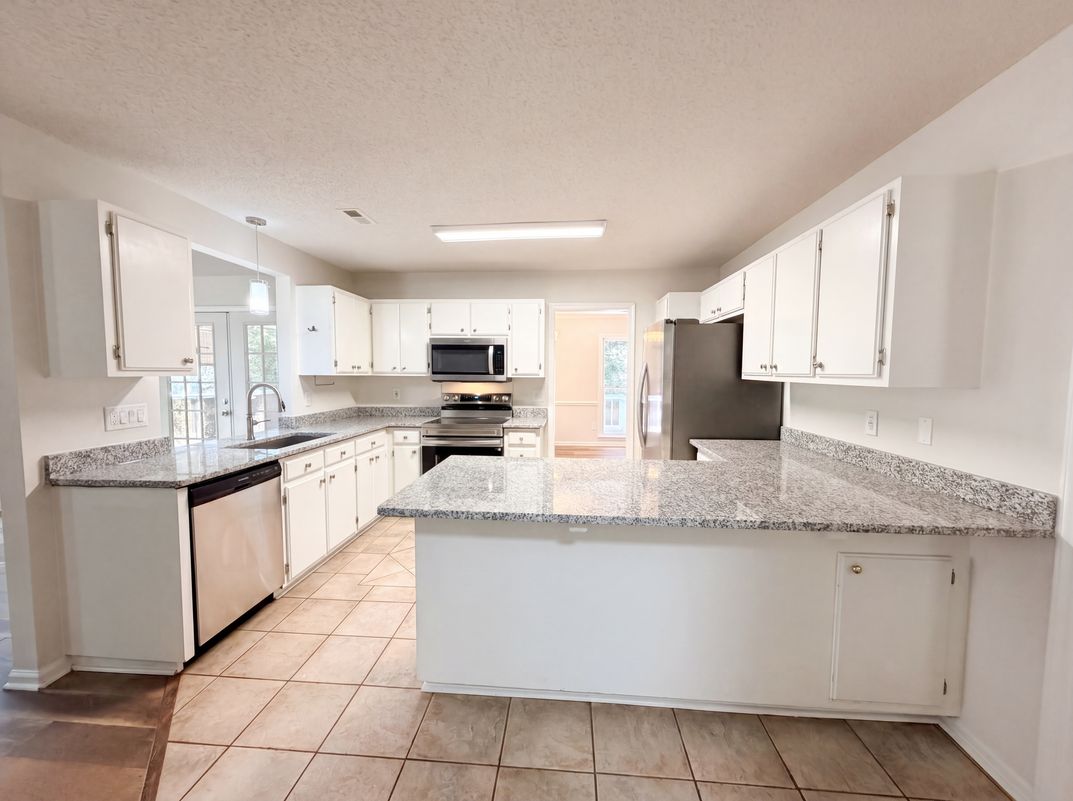 Photo 9 of 17 of 13622 Tynecastle Ln, Matthews, NC