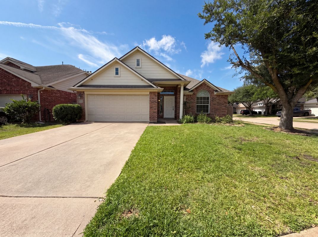 Property photo 1 of 16915 Shoal Park Dr