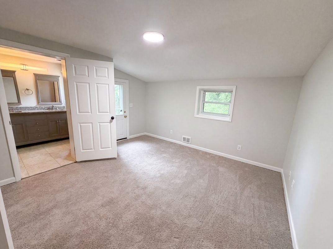 Photo 4 of 22 of 30406 Everett St, Southfield, MI