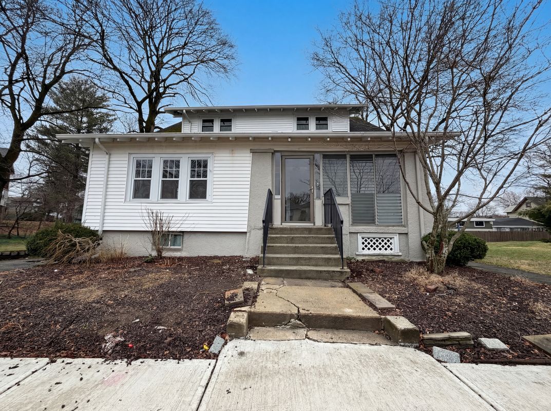 Photo 16 of 21 of 10 Perrot St, Worcester, MA