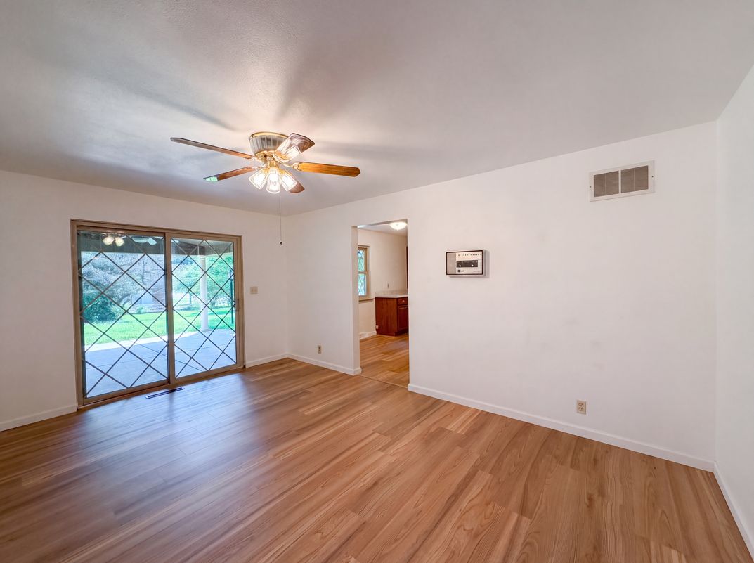 Photo 6 of 25 of 209 Dana Dr, Collinsville, IL