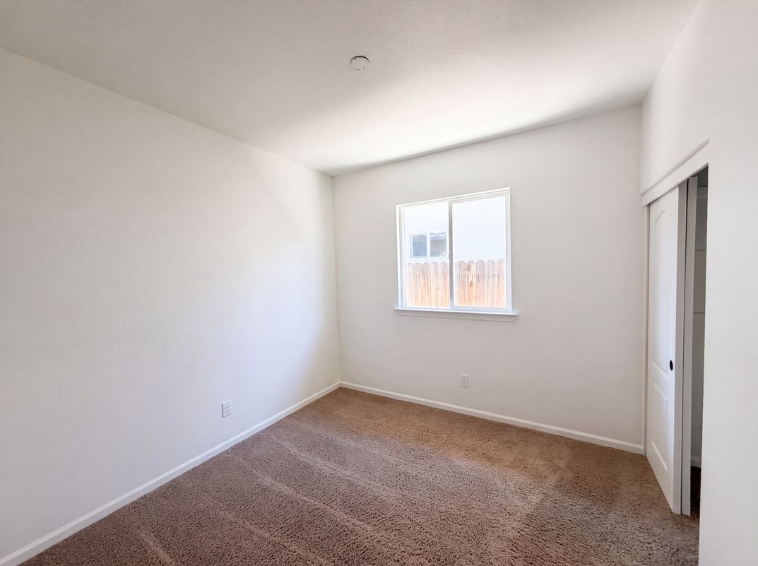 Photo 12 of 22 of 915 Wallace Dr, Woodland, CA