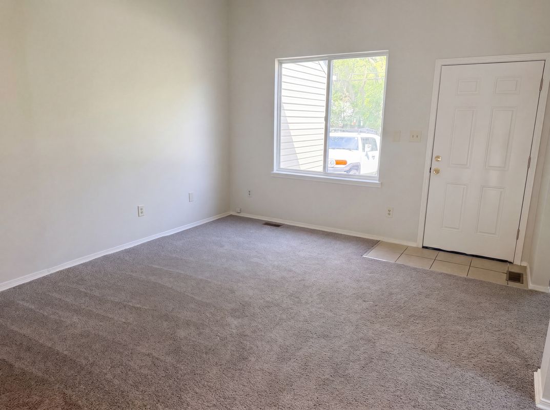 Photo 10 of 28 of 21425 Averhill St, Farmington Hills, MI