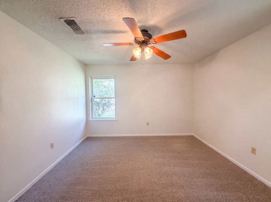 Photo 4 of 16 of 908 Laurie Ln, Copperas Cove, TX