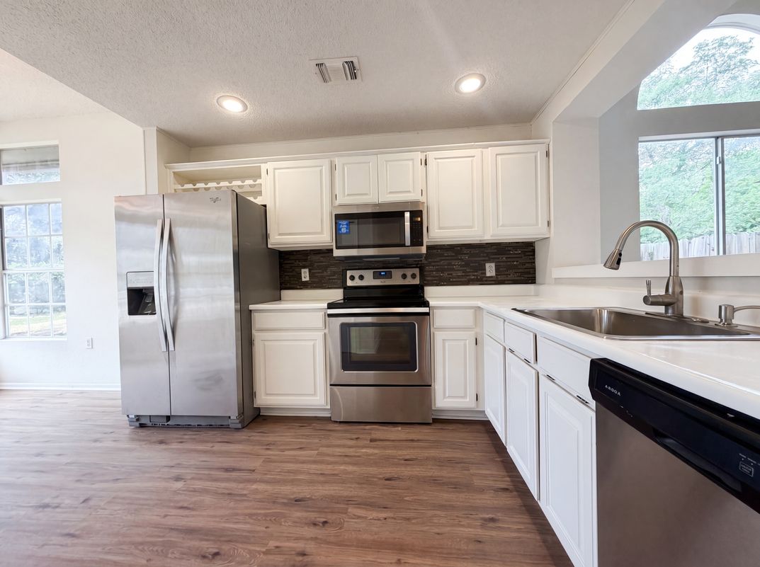 Property photo 2 of 10842 Laurel Crk