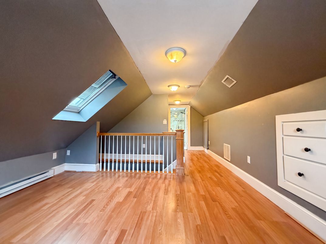 Photo 10 of 37 of 4 MacArthur Cir, Peabody, MA
