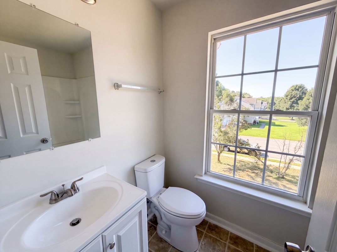 Photo 16 of 19 of 3016 Heather Ridge Dr, Henrico, VA