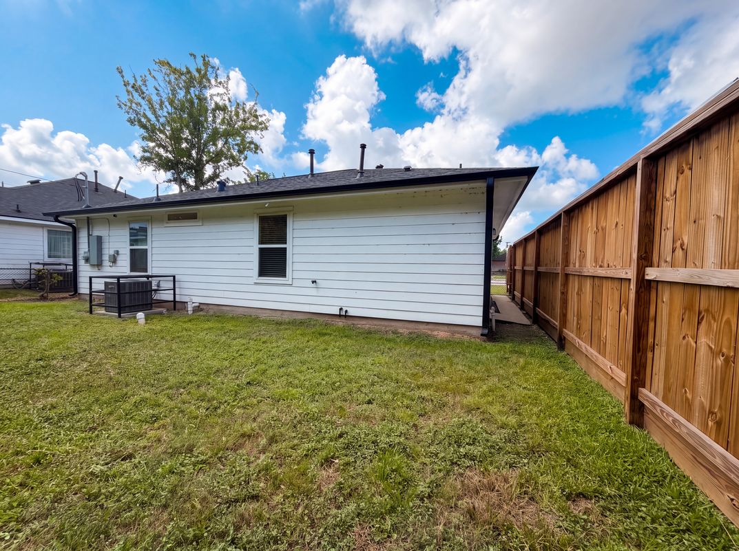Photo 16 of 17 of 3457 Mainer St, Houston, TX
