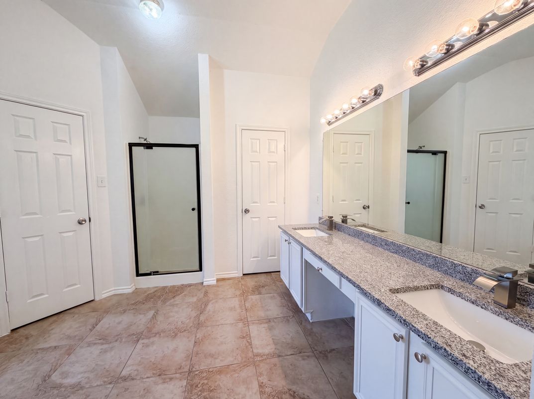 Photo 8 of 18 of 825 Adams Dr, Burleson, TX