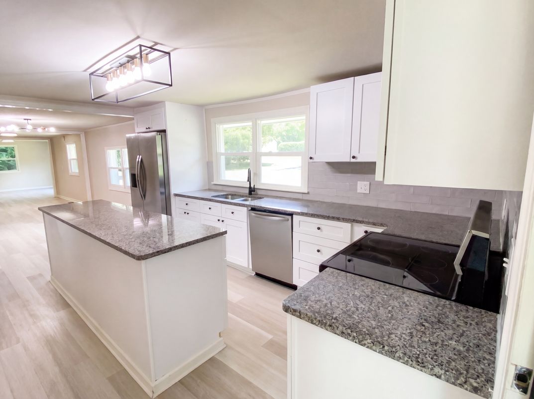 Photo 7 of 32 of 630 S Lee St, Batesburg, SC
