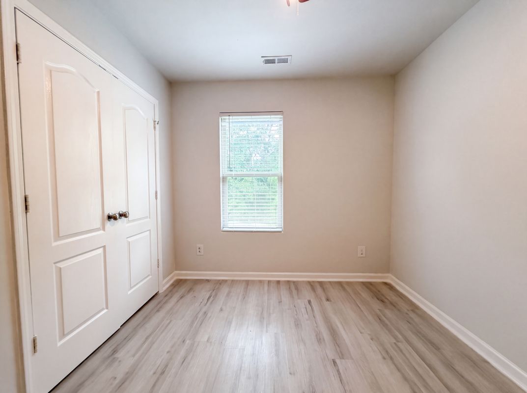Photo 13 of 21 of 7329 Hidden Creek Dr, Charlotte, NC
