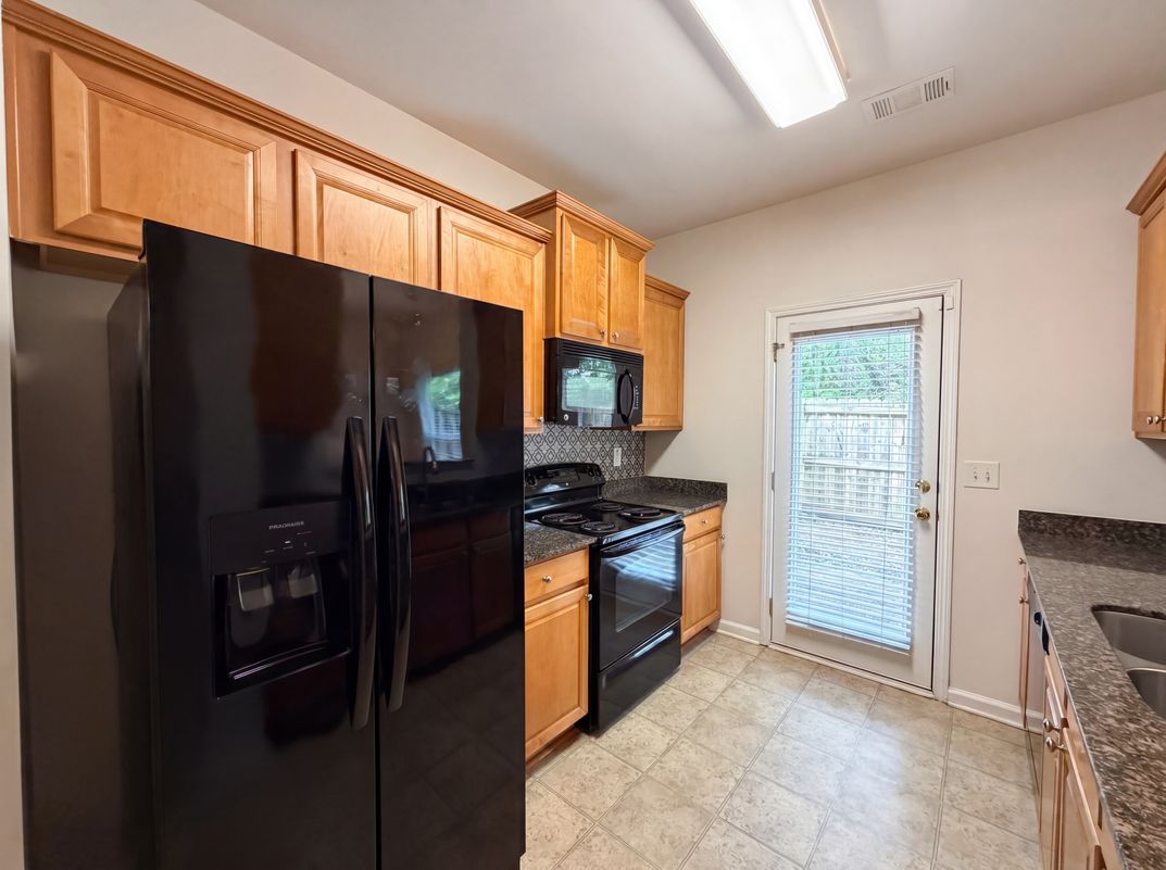 Photo 9 of 32 of 471 Tufton Trl SE, Atlanta, GA