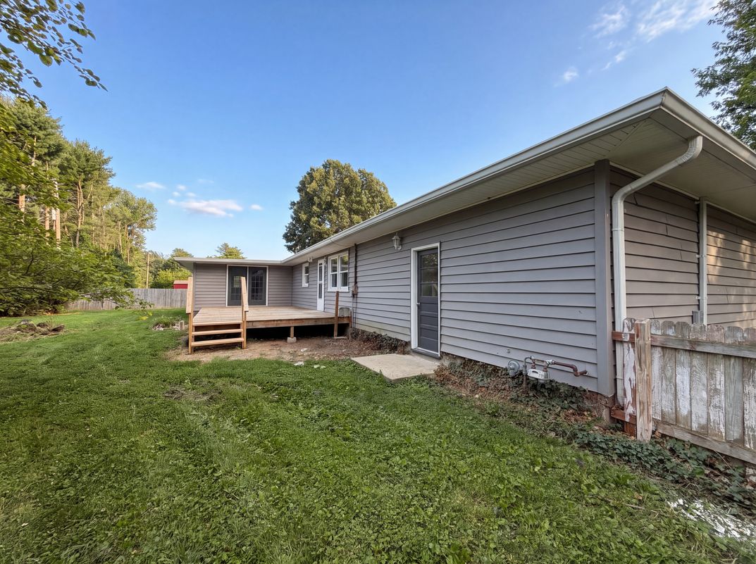 Photo 5 of 22 of 902 W Highland Dr, Shelbyville, IN