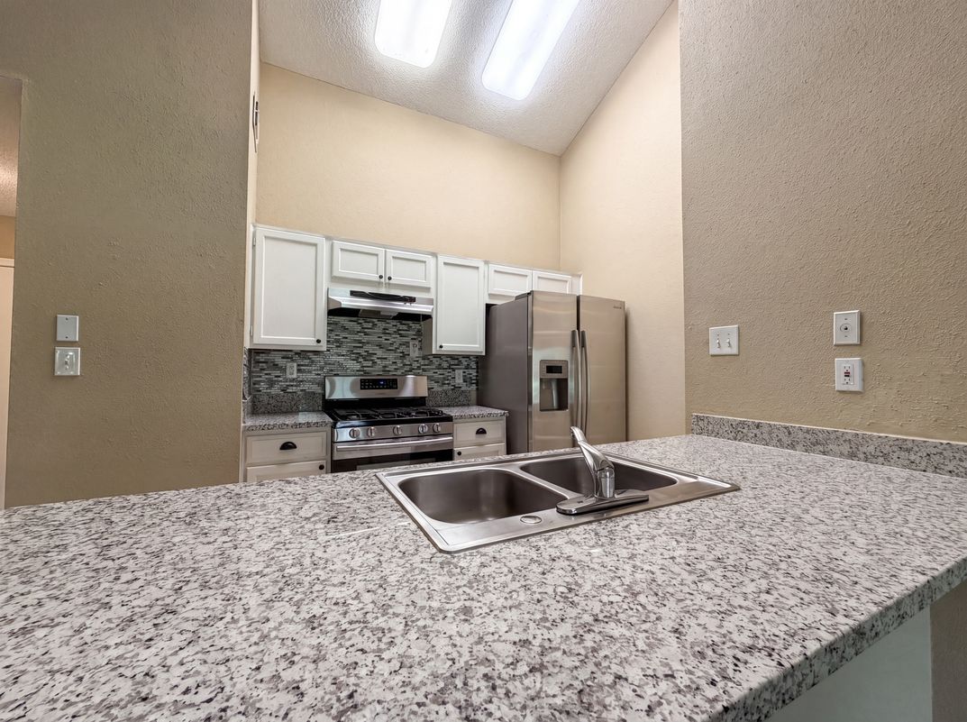 Photo 6 of 15 of 643 E Country Grove Cir, Pearland, TX