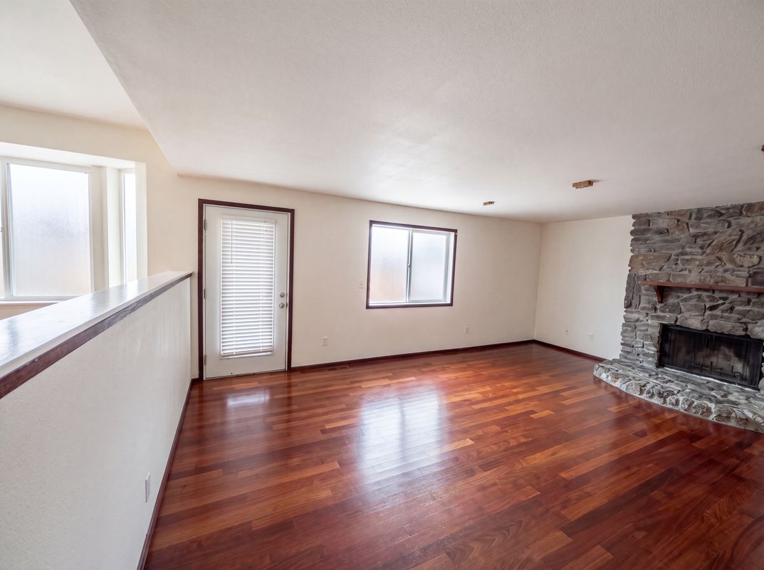 Photo 9 of 26 of 12531 81st Pl NE, Kirkland, WA