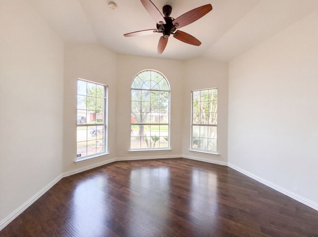 Photo 7 of 25 of 1756 Hidden Brook Dr, Grand Prairie, TX
