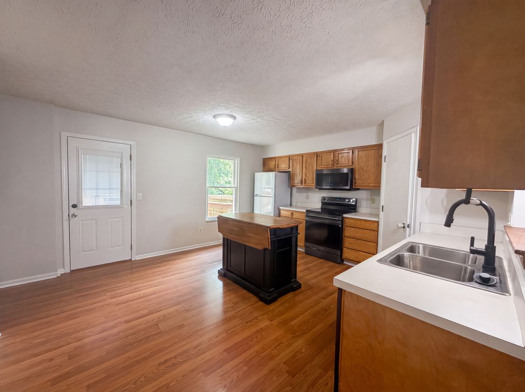 Photo 6 of 32 of 1618 Saddlebrook Dr, Heath, OH