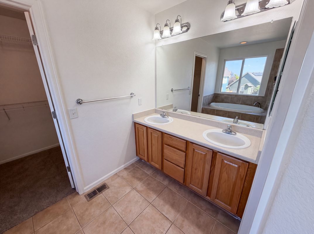 Photo 22 of 31 of 10253 Uravan St, Commerce City, CO