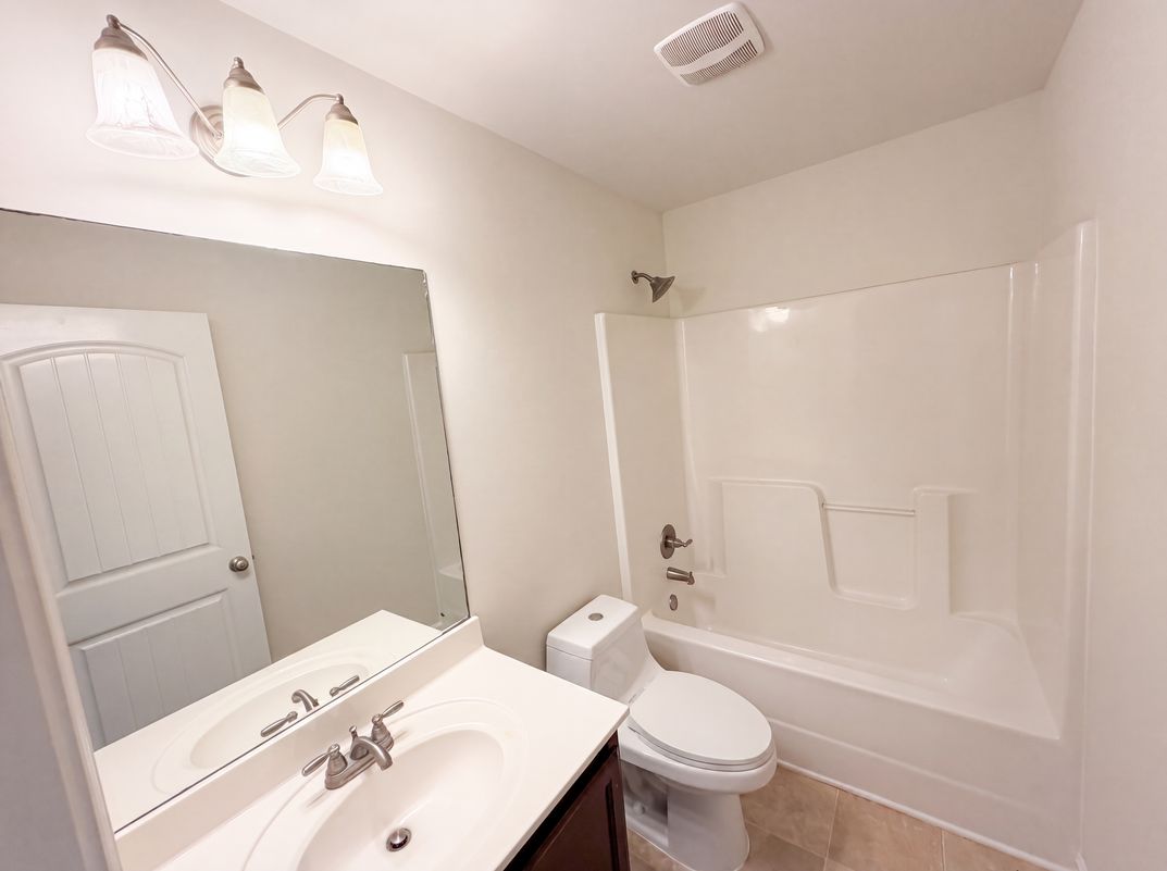Photo 18 of 34 of 821 Walnut Woods Dr, Braselton, GA