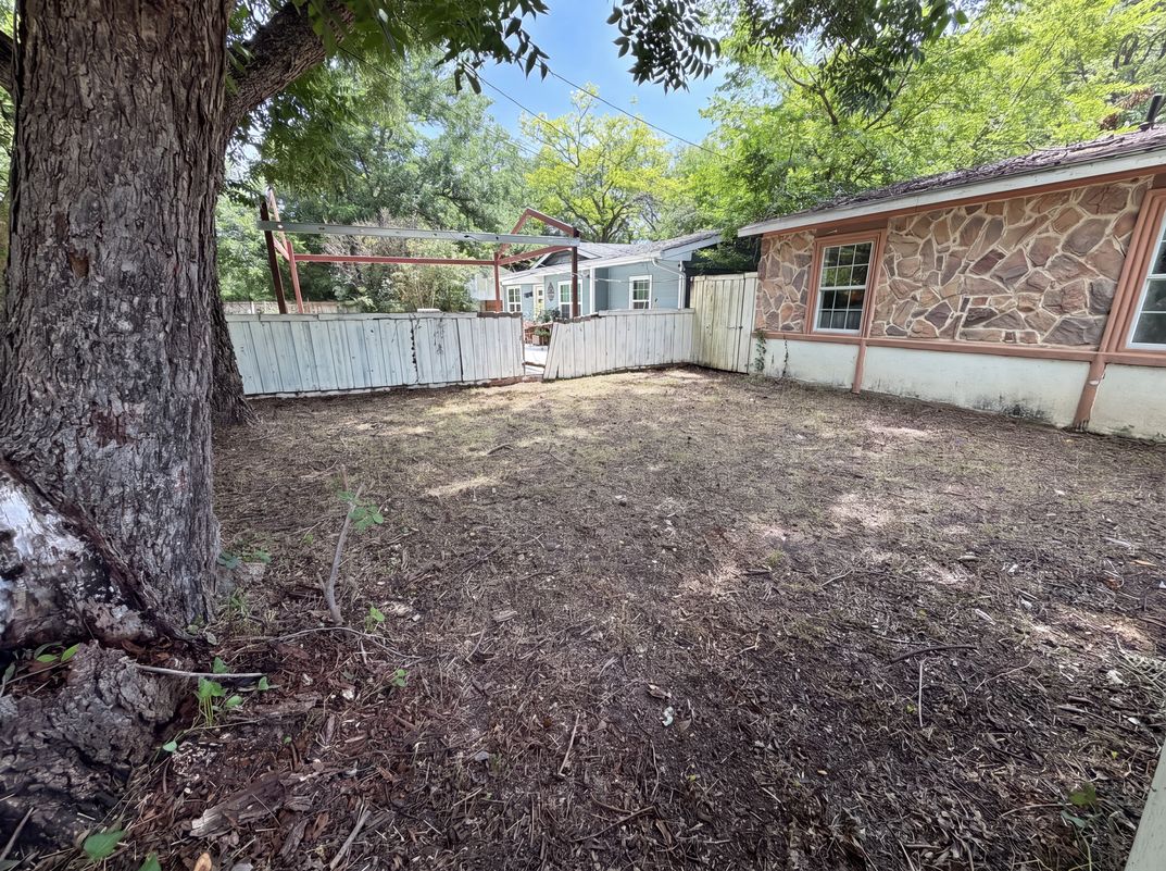 Photo 7 of 16 of 2210 Ben Hur St, Dallas, TX