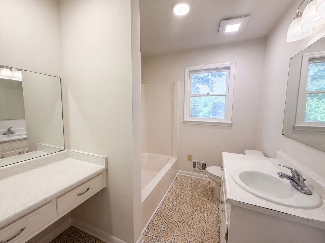 Photo 21 of 32 of 604 Meadowbrook Dr, Spartanburg, SC
