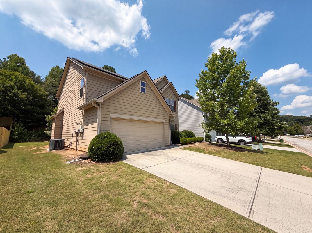 Photo 29 of 34 of 821 Walnut Woods Dr, Braselton, GA