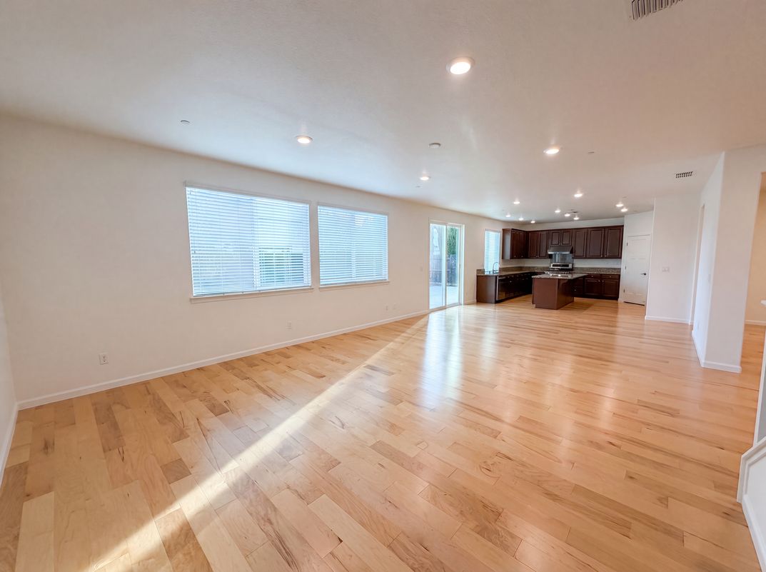 Photo 3 of 39 of 5022 Birch Valley Way, Rancho Cordova, CA