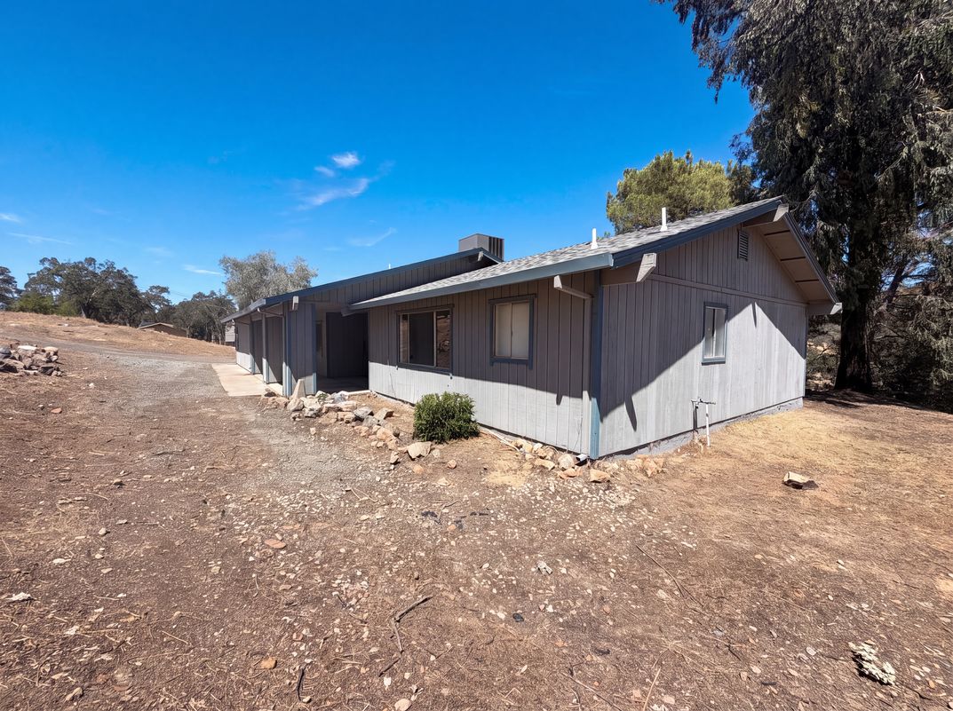 Photo 25 of 29 of 6041 Thornicroft Dr, Valley Springs, CA