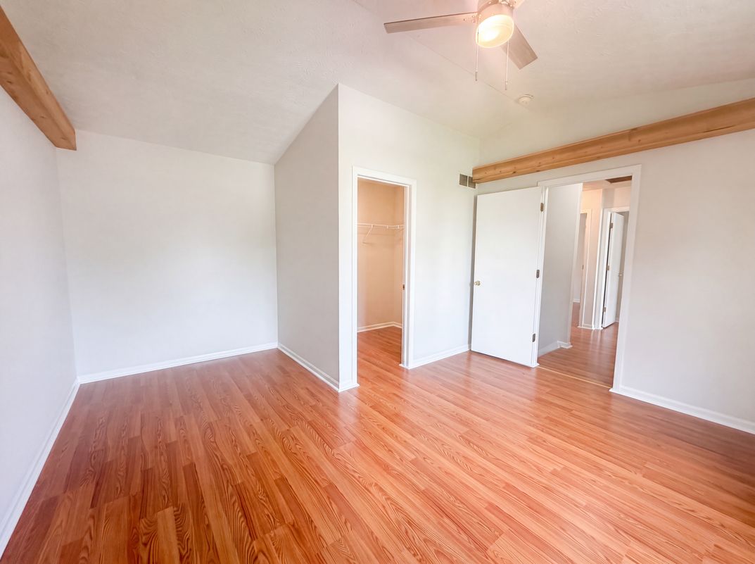 Photo 13 of 32 of 1618 Saddlebrook Dr, Heath, OH