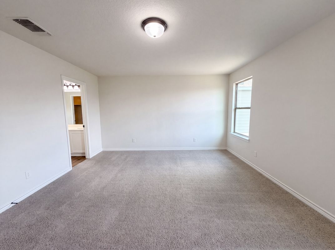 Photo 11 of 21 of 2100 Brandywine Dr, New Braunfels, TX