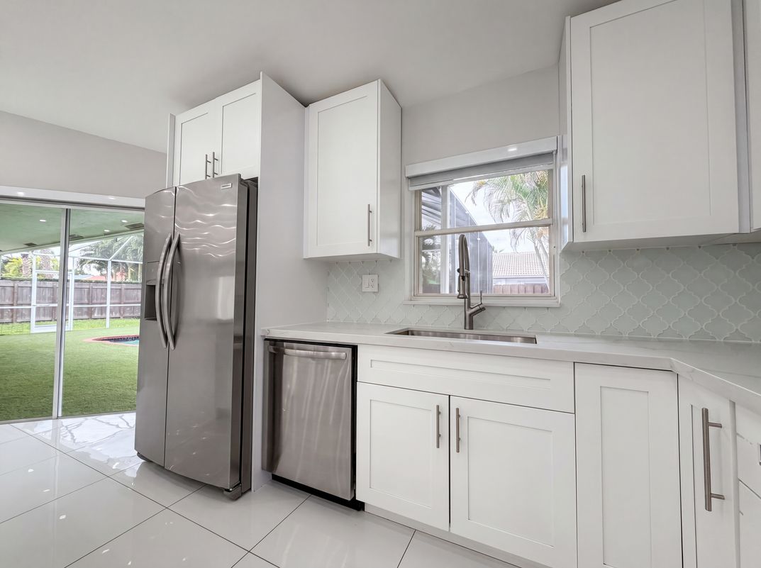 Photo 2 of 25 of 16571 SW 145th Ave, Miami, FL