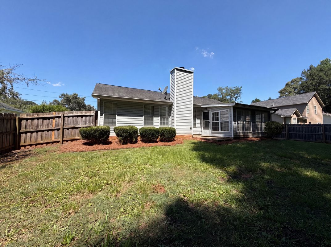 Photo 16 of 19 of 3167 River Oak Rd, Decatur, GA