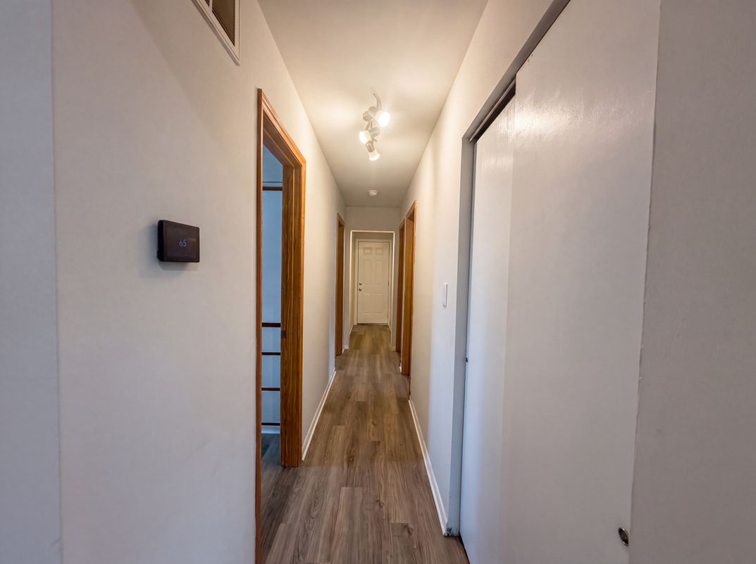 Photo 6 of 26 of 2221 Myrtle Ave, Columbus, OH