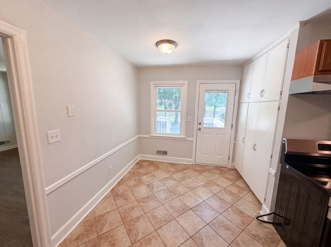 Photo 6 of 23 of 927 Greenlawn Dr, Columbia, SC