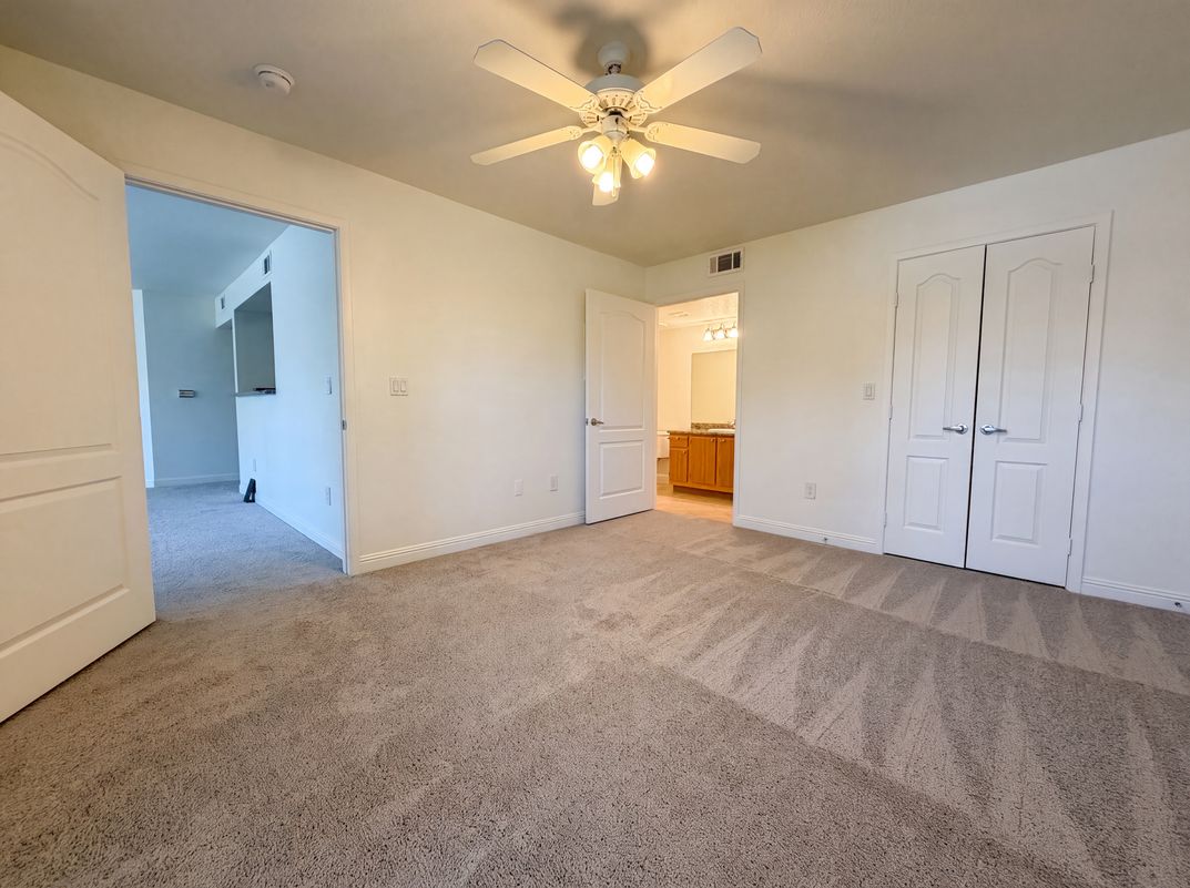 Photo 4 of 16 of 5055 W Hacienda Ave, Las Vegas, NV