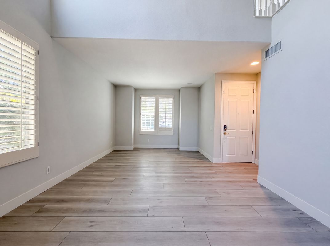 Photo 7 of 25 of 27920 Periwinkle Ln, Valencia, CA