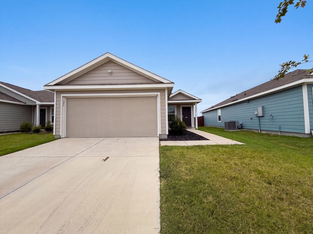 Photo 15 of 20 of 5832 Timber Point Dr, Princeton, TX