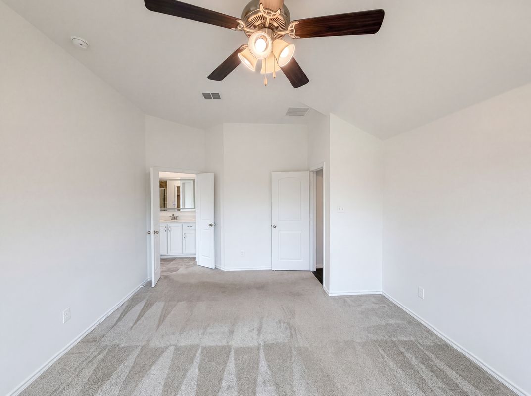 Photo 4 of 19 of 1631 Glade Meadows Dr, Joshua, TX