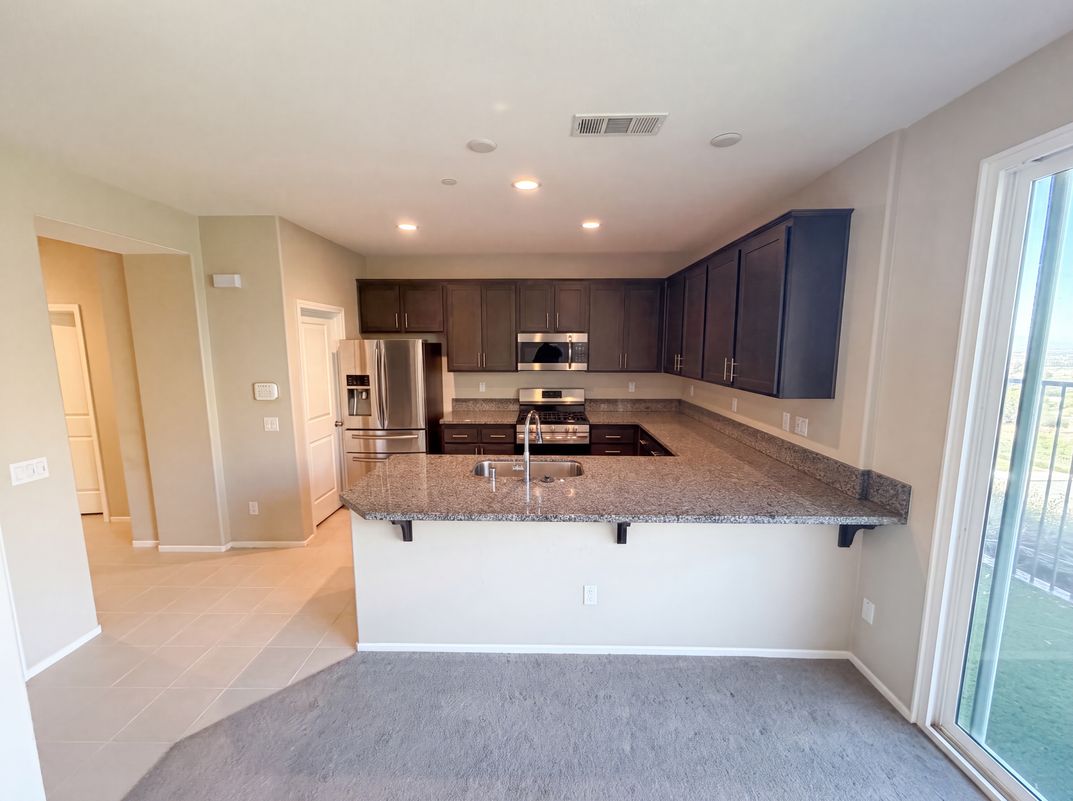 Property photo 2 of 3885 Iron Mountain Cir