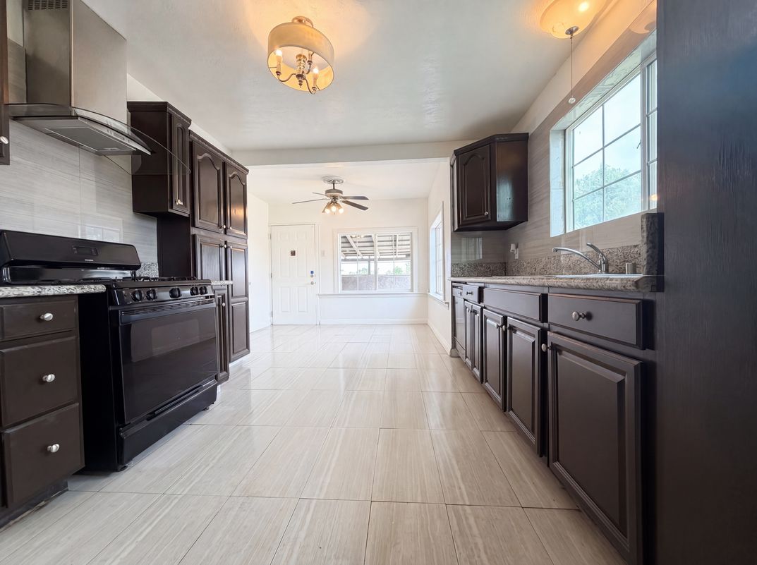 Photo 18 of 42 of 11950 Lee Ave, Adelanto, CA