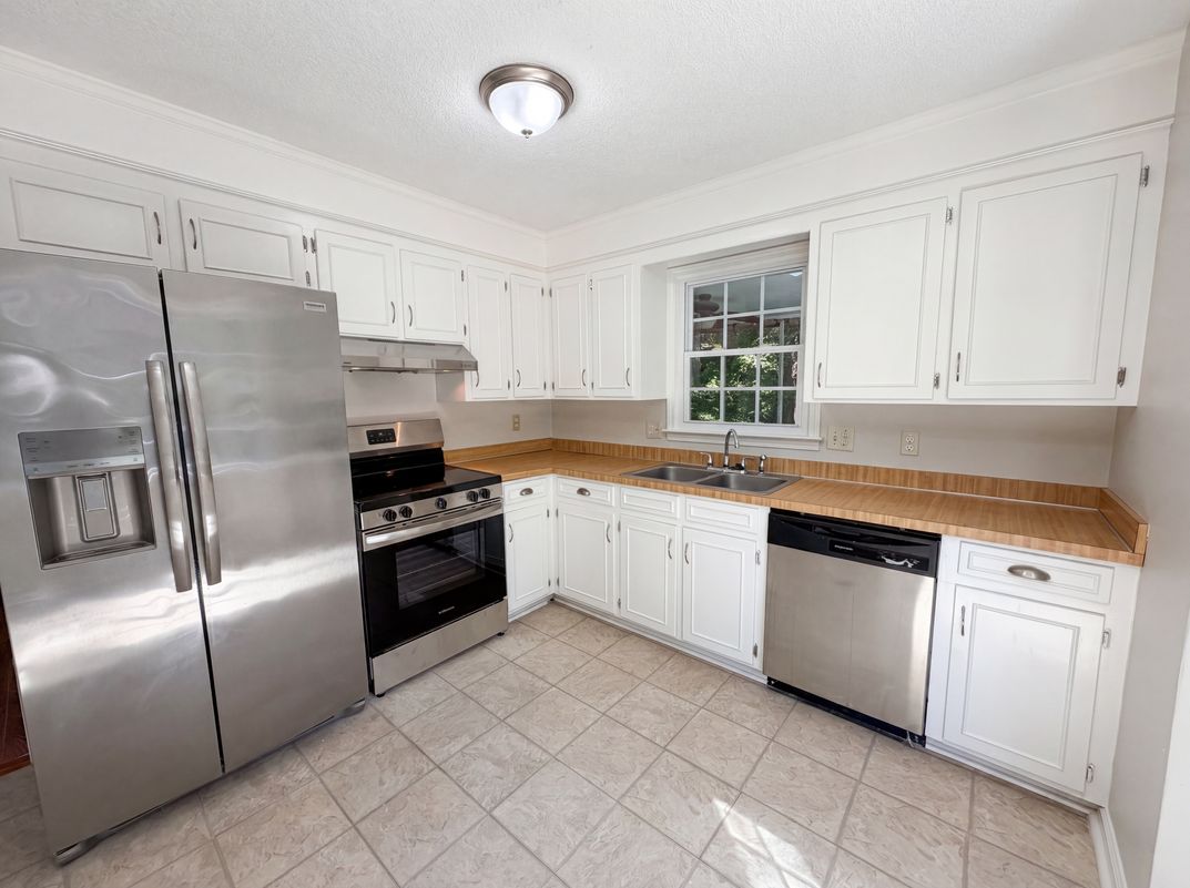 Property photo 2 of 260 Woodwinds Dr