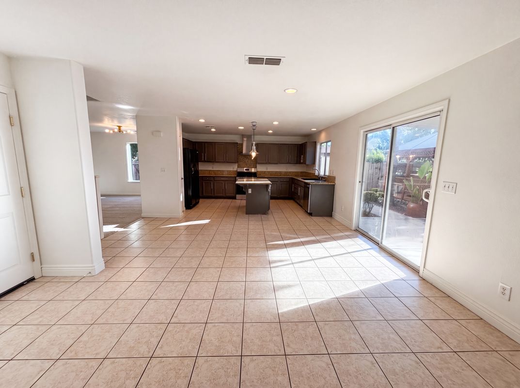 Photo 7 of 26 of 2152 Arnold Dr, Rocklin, CA
