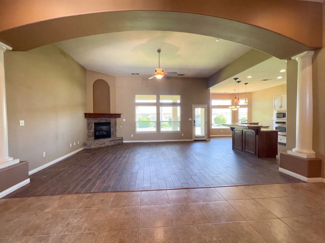 Photo 11 of 35 of 11904 Kenseth St, Bakersfield, CA