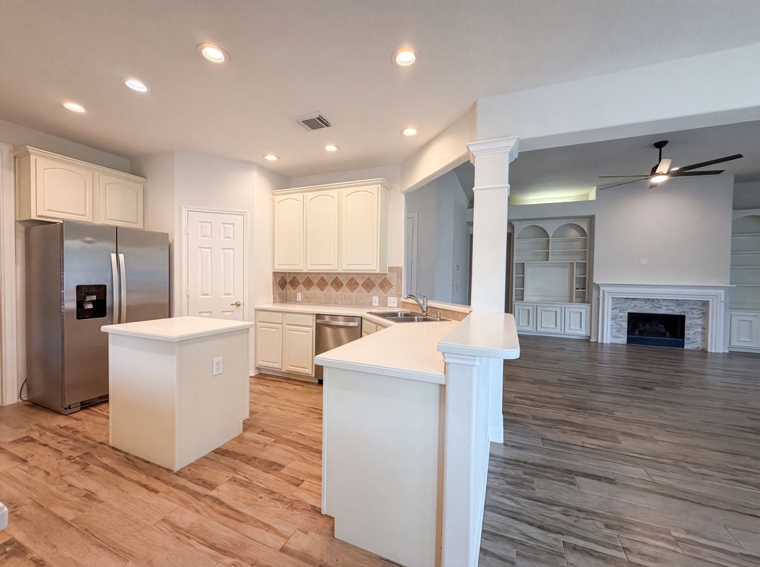 Photo 7 of 24 of 11502 Havard Oaks Dr, Houston, TX