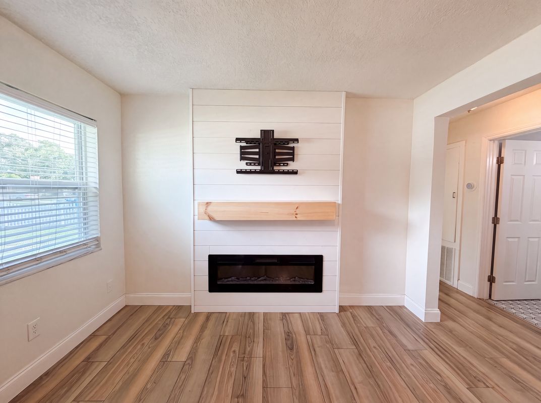 Photo 6 of 19 of 2242 E Dana Dr, Deltona, FL