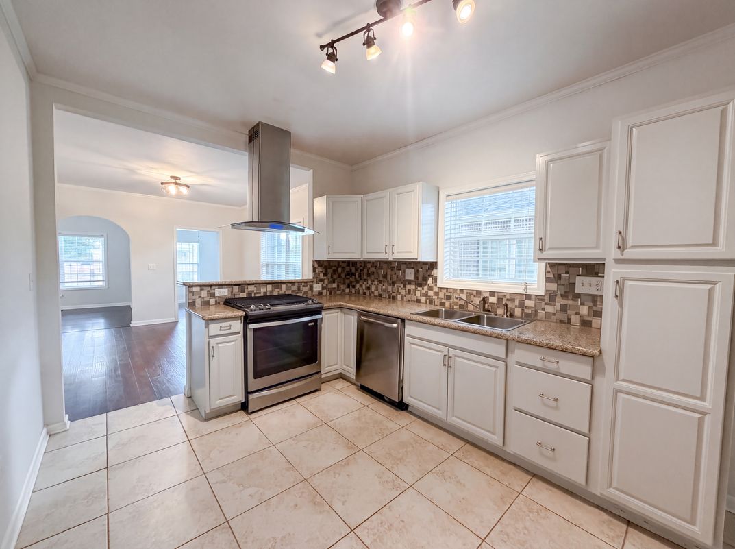 Photo 2 of 21 of 1773 Sylvan Rd SW, Atlanta, GA