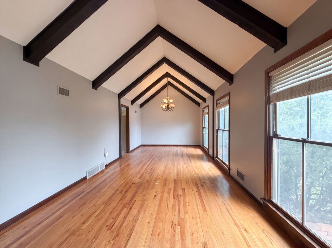 Photo 7 of 27 of 6916 N Overland Dr, Kansas City, MO