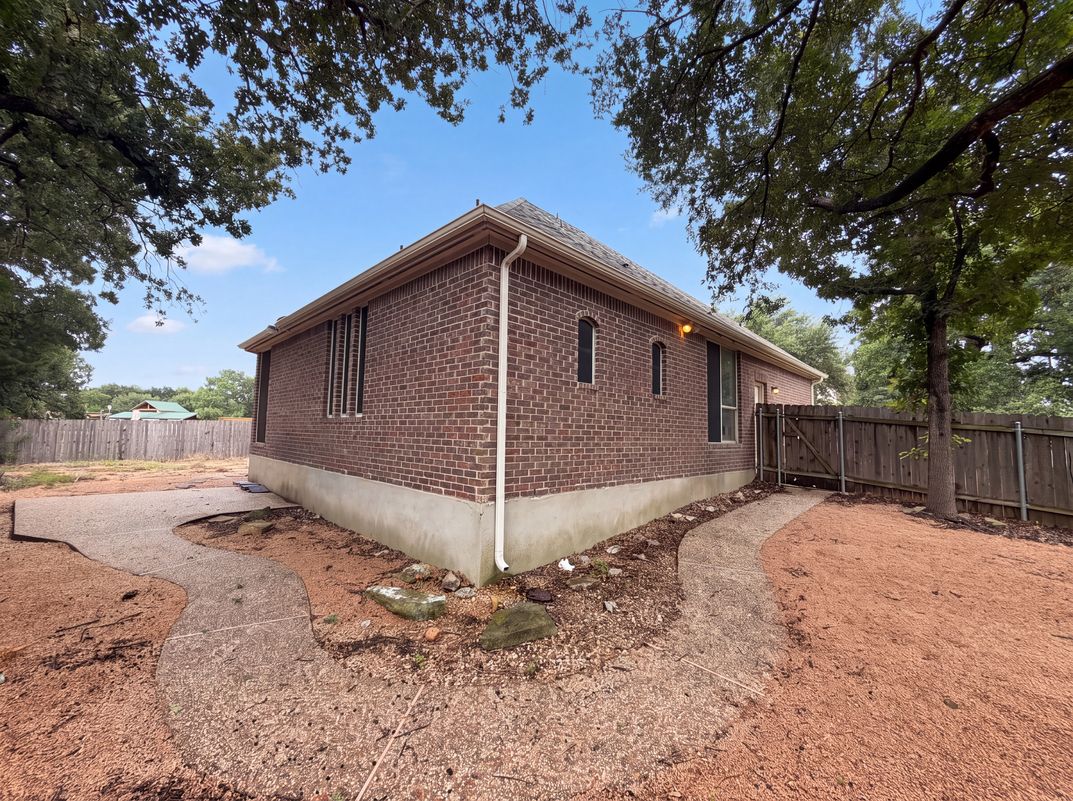Photo 5 of 26 of 1724 Westend Pl, Round Rock, TX