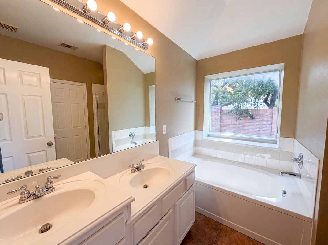 Photo 7 of 16 of 5400 Shepherd Pl, Flower Mound, TX
